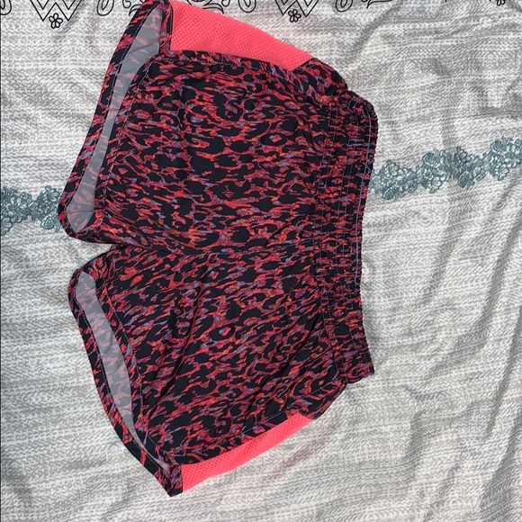 I’m selling athletic shorts from old navy active - Picture 1 of 3